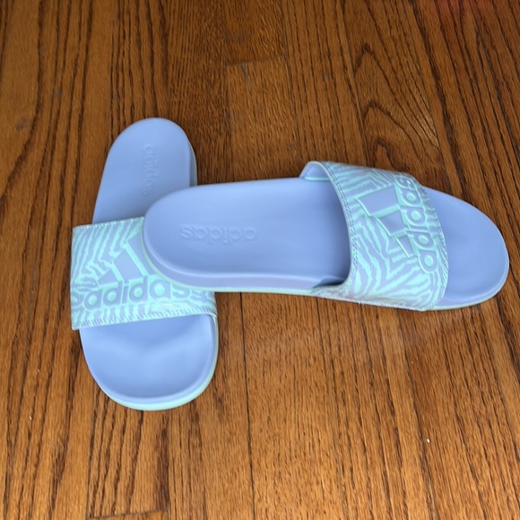 Adidas Adilette Comfort Slides - Men’s size 7 but fits women’s 8/8.5 - Picture 2 of 4